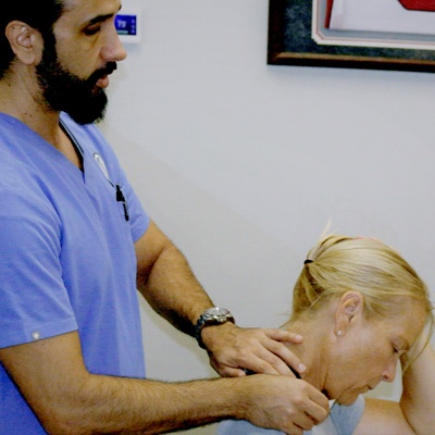 Chiropractor treatment for neck pain